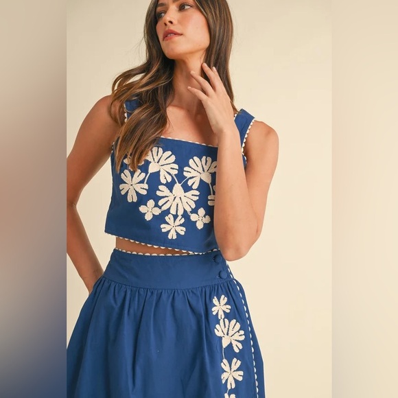 NWT Mable embroidered crop top cobalt royal blue floral square neck scalloped - Picture 5 of 8